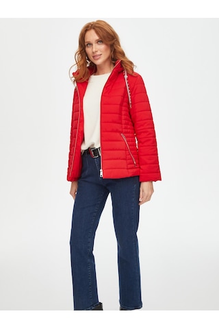 İçi Slogan Baskı Detaylı Renkli Kordonlu Kapitone Mont 69436 U6943641 Kırmızı