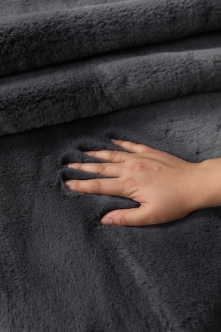 Dekoratif Tavşan Tüyü Ultra Yumuşak Peluş Yuvarlak Halı 001