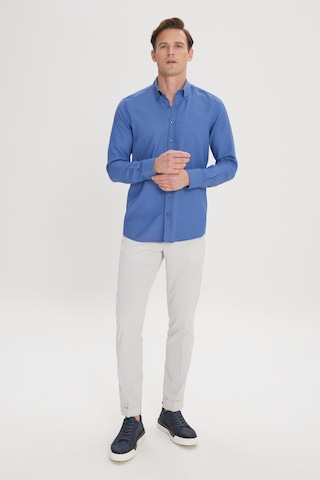 Erkek Mavı Slim Fit Dar Kesim %100 Pamuk Düğmeli Yaka Oxford Gömlek Mavı