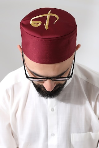 Bordo Kapitone Elif Vav Nakışlı Kalıp Namaz Takkesi Bordo