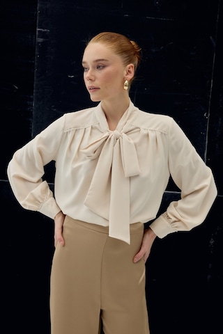 Sateen Aksesuar Detaylı Fularlı Bluz - Bej-137040 Bej