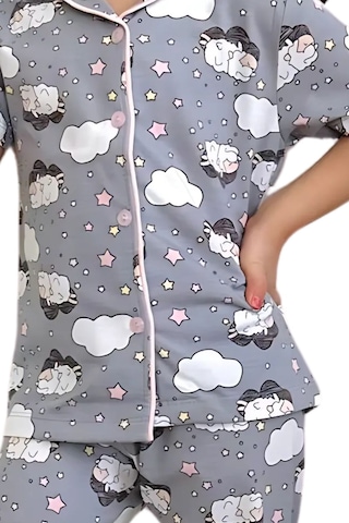 Kız Çocuk Gömlek Yaka Kısa Kollu Düğmeli Kuzu Bulut Desenli Pijama Takımı 3 Parça Gri