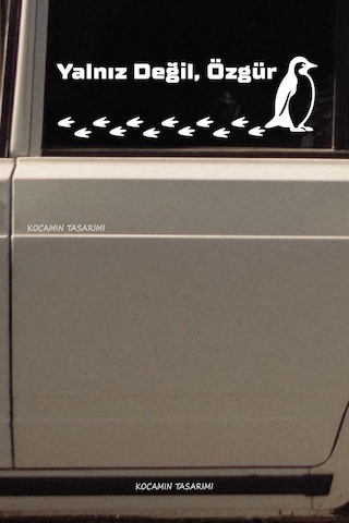 Nihilist Penguen Sticker Yalnız Değil Özgür Penguen Araba Stickerı Beyaz Oto Kaput Yazı Sticker 40 Cm Beyaz