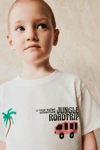 Lolliboomkids Orman Safari Baskılı Erkek Çocuk T-shirt Ve Çizgili Pantolon Takım - Rahat Ve Tarz Kombin Ekru