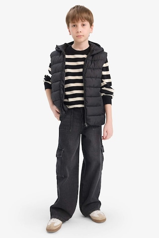 Defacto Erkek Çocuk Su İtici Kapüşonlu Fermuarlı Şişme Yelek E7497a825aubk27 Siyah