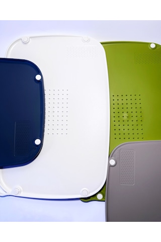 Mercansa Kaymaz Ayaklı Çift Taraflı Renkli Plastik Kesme Ve Doğrama Tahtası - Kaydırmaz Taban, Sarımsak Ezme Alanlı Renkli