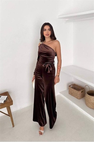 Neşeli Butik Kadın Kahverengi Kuşaklı Tek Omuz Kadife Kumaş Tulum Nbk068 Kahverengi