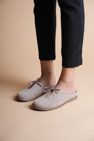 Analin Shoes Kadın Hakiki Deri Fiyonk Detaylı Düz Terlik Vizon