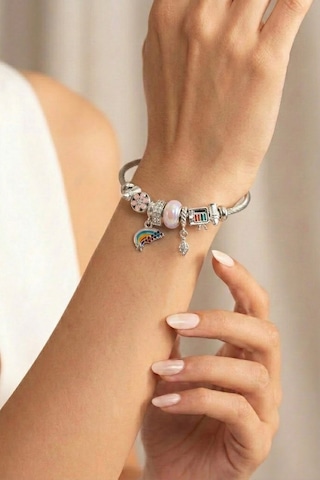 Gökkuşağı Ve Sanat Temalı Charm Detaylı Silver Pembe Bijuteri Kelepçe Bileklik
