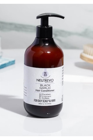 Neutrevo Professional No:3 Black Garlic Serisi Dengeleyici Ve Arındırıcı Saç Bakım Kremi 540 Ml