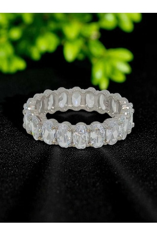 925 Ayar Gümüş Tam Tur Oval Taşlı Yüzük Işıltılı Ve Gösterişli Tasarım Gümüş