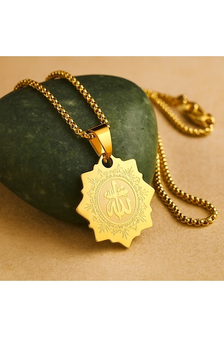 Voyageaccessory Gerçek Altın Işıltısında Ve Görünümlü Paslanmaz Çelik Allah Yazılı Kolye altın