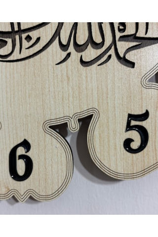 Ahşap Desen Duvar Saati - Yiğit Zor Günde Mümin Dar Günde Belli Olur - Epoksi Reçine Kaplamalı - 40 Cm Ahşap
