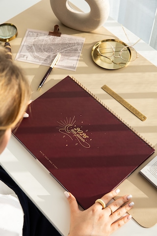 2026 Haftalık Spiralli Masaüstü Planlayıcı 24x34 Cm - Desk Planner Bordo Bordo