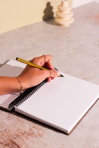 Doğal Ahşap Kapaklı Çizgisiz Defter Şık Ve Dayanıklı Tasarım Çok Renkli