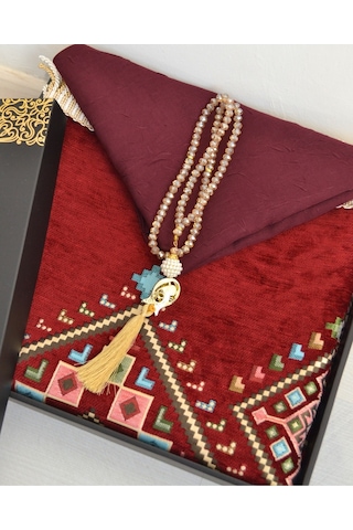 Çeyizlik Hediyelik Seccade Eşarp Tesbih Set Kilim Desenli Kadife Astarlı Seccade, Eşarp, Kristal Tesbih Özel Kutulu Lüks Hediye Seti Bordo