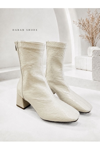Dabab Shoes Janıce Kadın Bej Küt Kare Burun Kırışık Desenli Rugan Streç Arkadan Fermuarlı 6 Cm Kalın Topuklu Bot Bootie