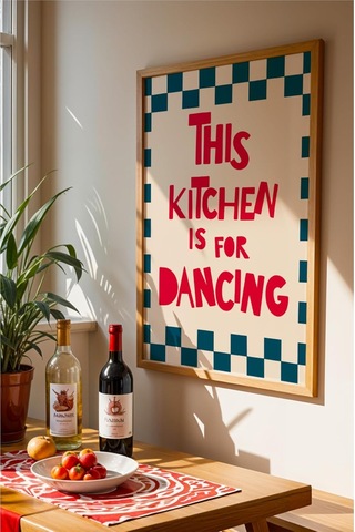 Ahşap Çerçeveli This Kitchen Is For Dancing Poster Eğlenceli Mutfak Duvar Dekoru Kırmızı 30 X 40