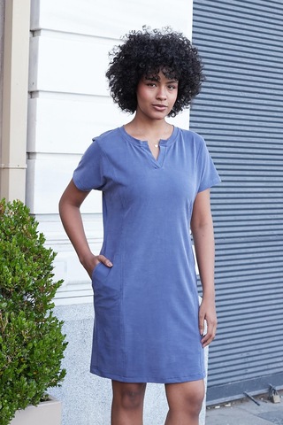 Kadın Modal İpeksi Hafif Esnek Kumaş Geniş Sıfır Yaka Patlı Düşük Omuzlu Yan Cepli Diz Boy Elbise-indigo Indigo