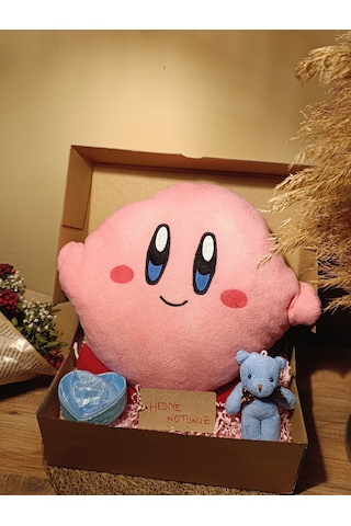 Kutulu Hediye Seti / Kirby Yastık 30cm, Ayıcık Anahtarlık Ve Kalp Şeklinde Tüllü Kutu