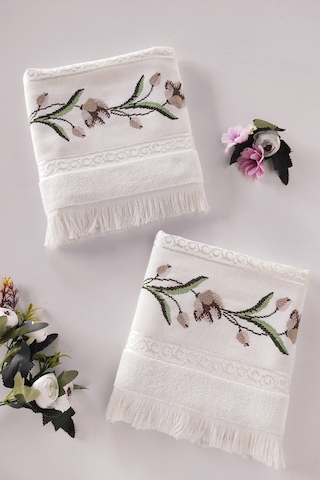 Kanaviçe Nakışlı Güllü Kadife El Yüz Havlusu - 50x90 Cm- Krem Krem Krem