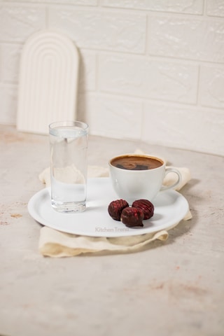 Kitchen Trend Metal Yuvarlak Çay Kahve Servis Tepsisi 6'lı 22 CM Beyaz
