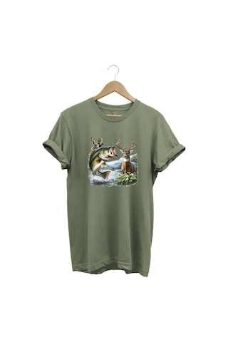 Balıkçılık Ve Avcılık Temalı Geyik, Ördek Ve Turna Balığı Baskılı %100 Pamuk Regular Fit T-shirt Haki