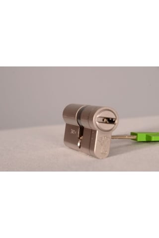 Mul-t-lock Klasik Barel Yeşil Anahtarlı Model N11.991