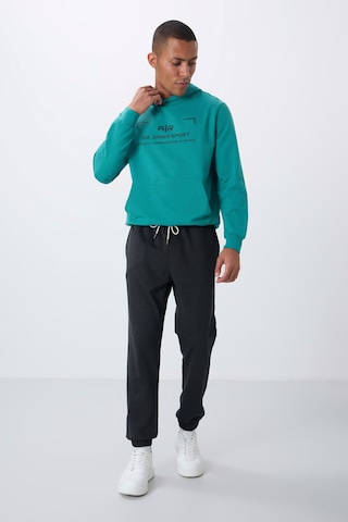 Tommy Life Koyu Gri Yüzeyi Dokulu Standart Fit Erkek Eşofman Alt - 82156 Koyu Gri