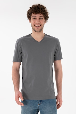 U.S. Polo Assn. Erkek Regular Fit V Yaka Gri Basic Tişört 50305858-VR024