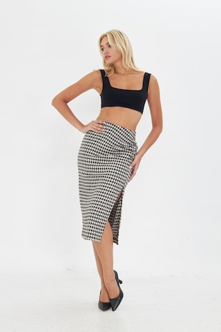 Siyah Kazayağı Desenli Yırtmaçlı Midi Boy Etek Ekru