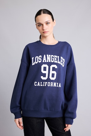 Defacto Regular Fit Bisiklet Yaka Düşük Omuz Baskılı Sweatshirt I8230ax26aunv1 Lacivert-nv1