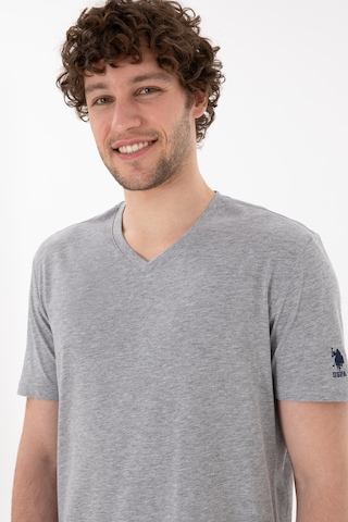 U.S. Polo Assn. Erkek Regular Fit V Yaka Gri Melanj Basic Tişört 50305858-VR086