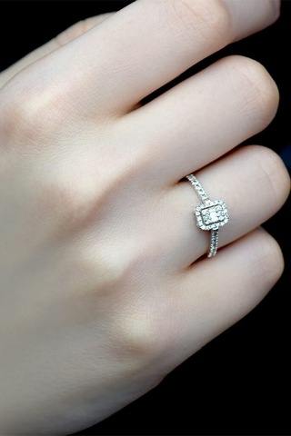 Modern Tasarım 0.20 Ct Baget Kare Tektaş Yüzük