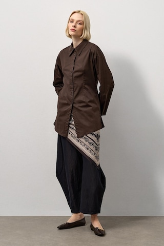 Molene Kahverengi Pensli Fitted Poplin Gömlek