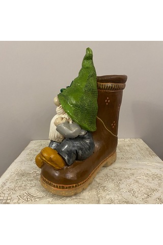 Çizmede Oturan Gnome Cüce Saksı