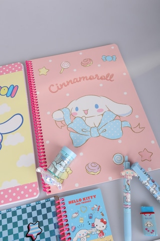 Sweet Bow Collection Lisanslı Cinnamoroll Stickerlı 2 Adet A4 Defter,çıtçıt Dosya,uçlu Kalem Seti Diğer