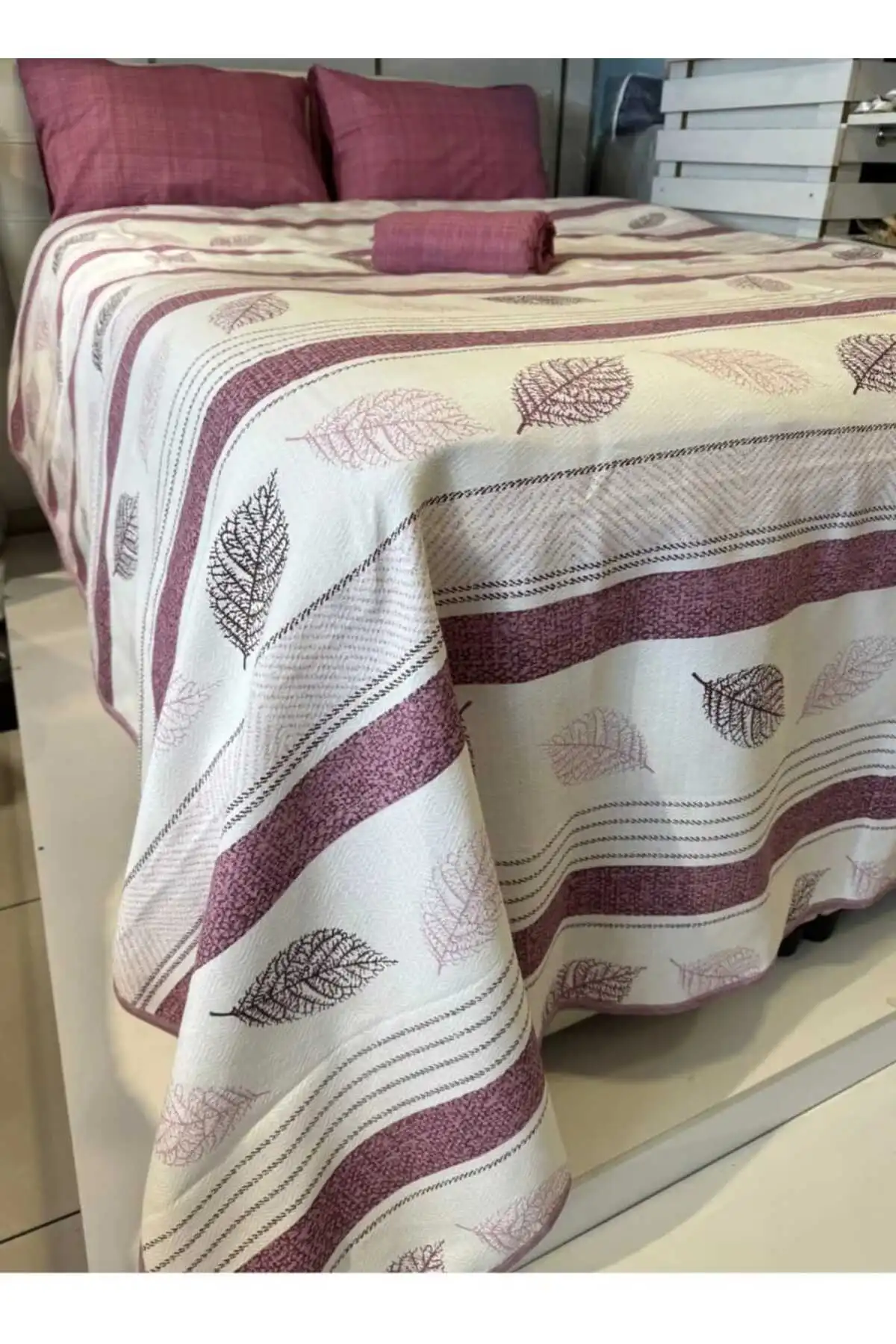 Mor Yaprak Desenli Tek Kişilik Pike 160x240 Cm Doğadan Şıklık Ve Hafiflik Diğer