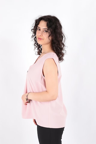 Ayhan 81954 Kadın Broş Detaylı V Yaka Kolsuz Bluz Pudra