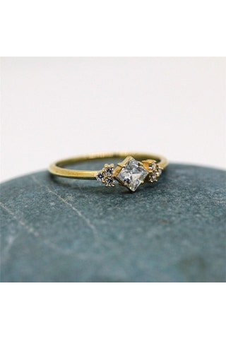 Tria Altın Yüzük-Kare Taşlı Tria Tasarım 14 Ayar Altın Yüzük-Mode