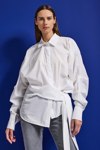 Itsbasic 2kadın Beyaz W5 Oversize Kemer Detaylı Özel Kumaş Tasarım Gömlek