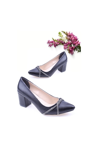 Bilener 450 Kadın Kapalı Taşlı Kısa Kalın Ökçeli Stiletto Ayakkabı Siyah Cilt