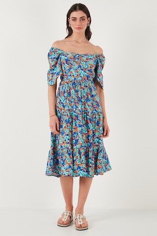 Lela Desenli Oversize Fit Carmen Yaka Büzgü Detaylı Midi Boy Bayan Elbise 67810557 Saks
