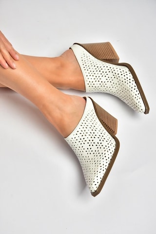 Fox Shoes Y654930703 Beyaz Hakiki Deri Western Topuklu Kadın Terlik