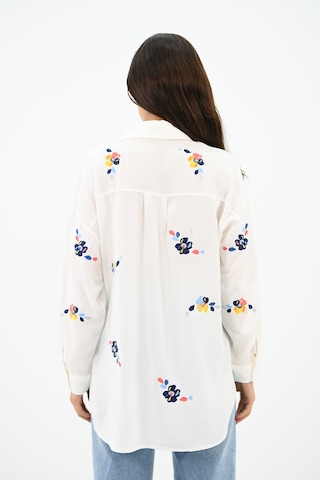 Koza Butik Kadın Nakış İşlemeli Oversize Gömlek 1735-24 001