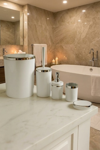 Makri Home Banyo Seti 5'li, Yuvarlak, Akrilik-çöp Kovası, Wc Fırçalık, Sıvı Sabunluk, Diş Fırçalık, El Sabunluk Beyaz