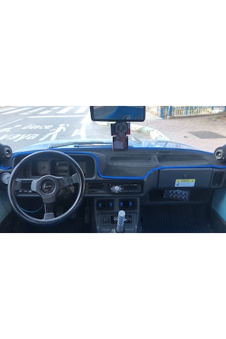 Tofaş Uyumlu Alttan Çekmeceli Modellerine Uygun Torpido Koruma Halısı Siyah Kenar Renk Mavi Tofaş Uyumlu Alttan Çekmeceli Modellerine Uygun Torpido Koruma Halısı Siyah Kenar Renk Mavi