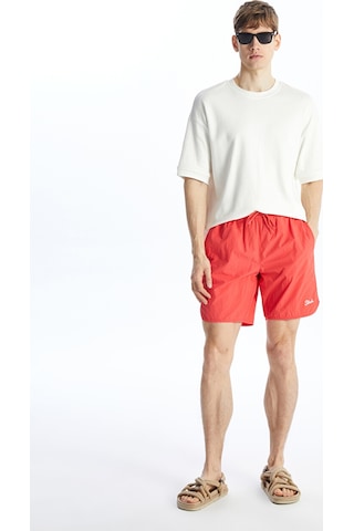 Lcw Swımwear Kırmızı Kısa Boy Baskılı Erkek Deniz Şortu