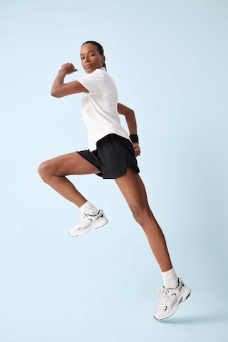 DeFactoFit Standart Fit Sporcu Kısa Paça Modal Şort E2933AX25SMBK81 Siyah