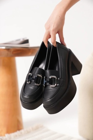 Trendella Siyah Gümüş Tokalı Kadın Loafer Tr17ms03d Beyaz